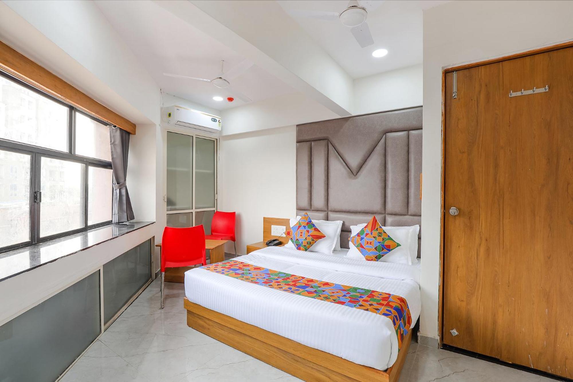 Fabhotel Crystal I - Gandhinagar Eksteriør billede