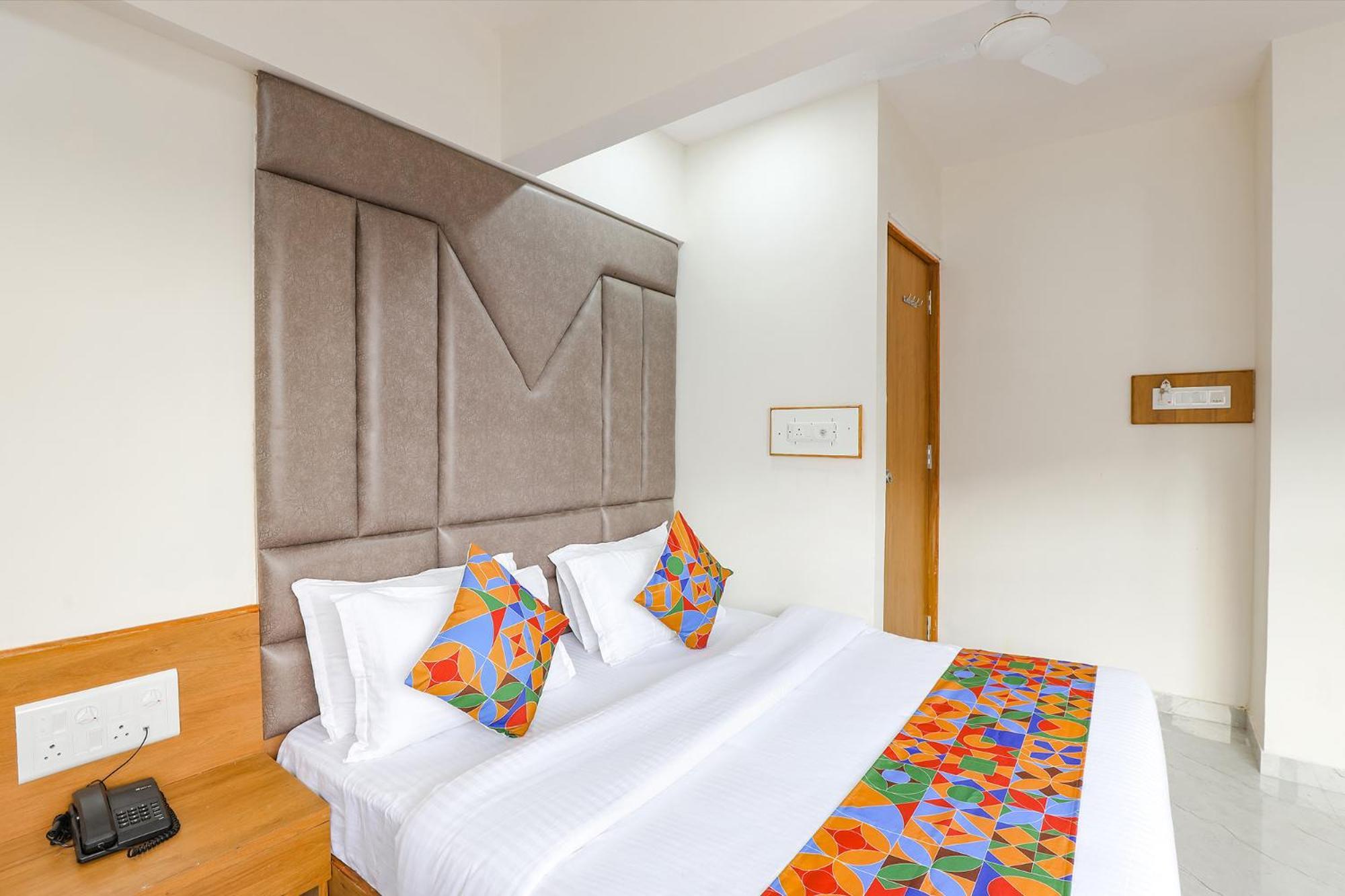 Fabhotel Crystal I - Gandhinagar Eksteriør billede