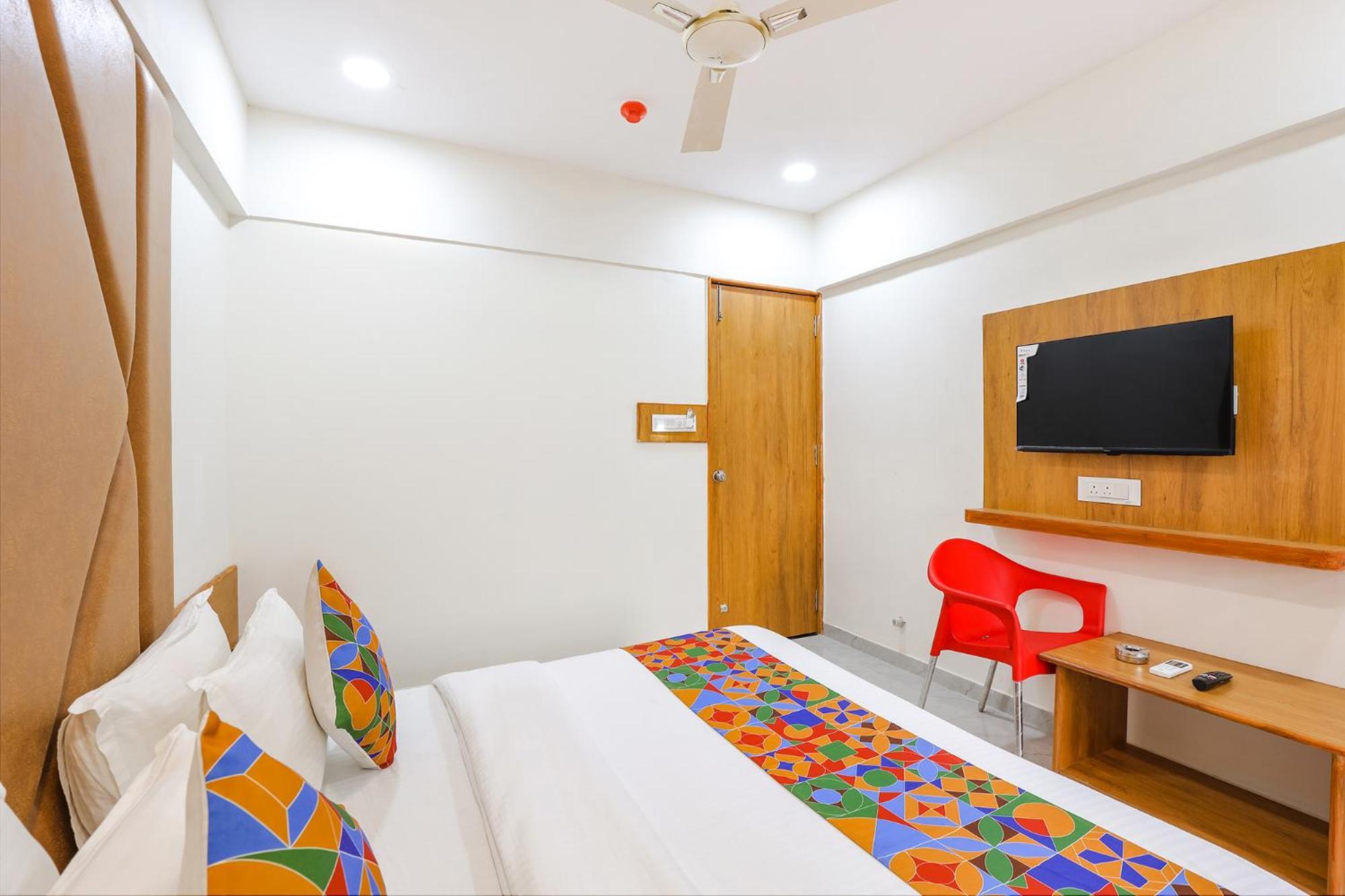 Fabhotel Crystal I - Gandhinagar Eksteriør billede